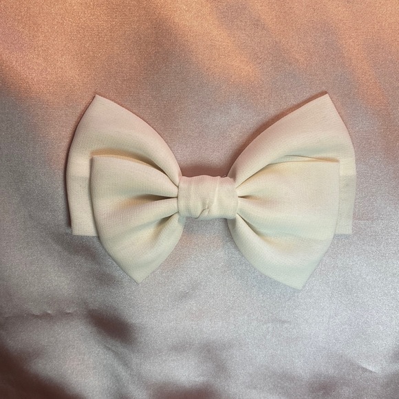9/$50 Cream White Hair Bow with Alligator Clip - Picture 3 of 4